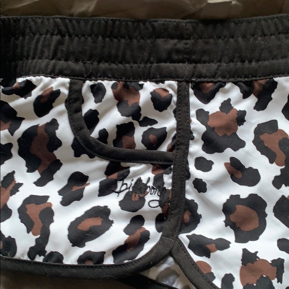 Cute AF shorts - Picture 2 of 5